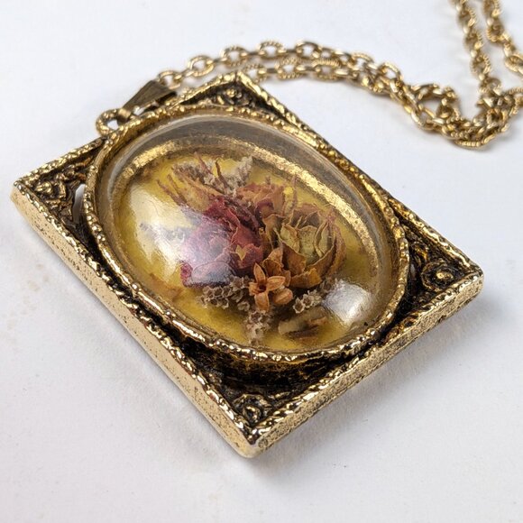 Vintage Victorian Dome Pendant Necklace w/ Dried Flowers - Picture 3 of 9